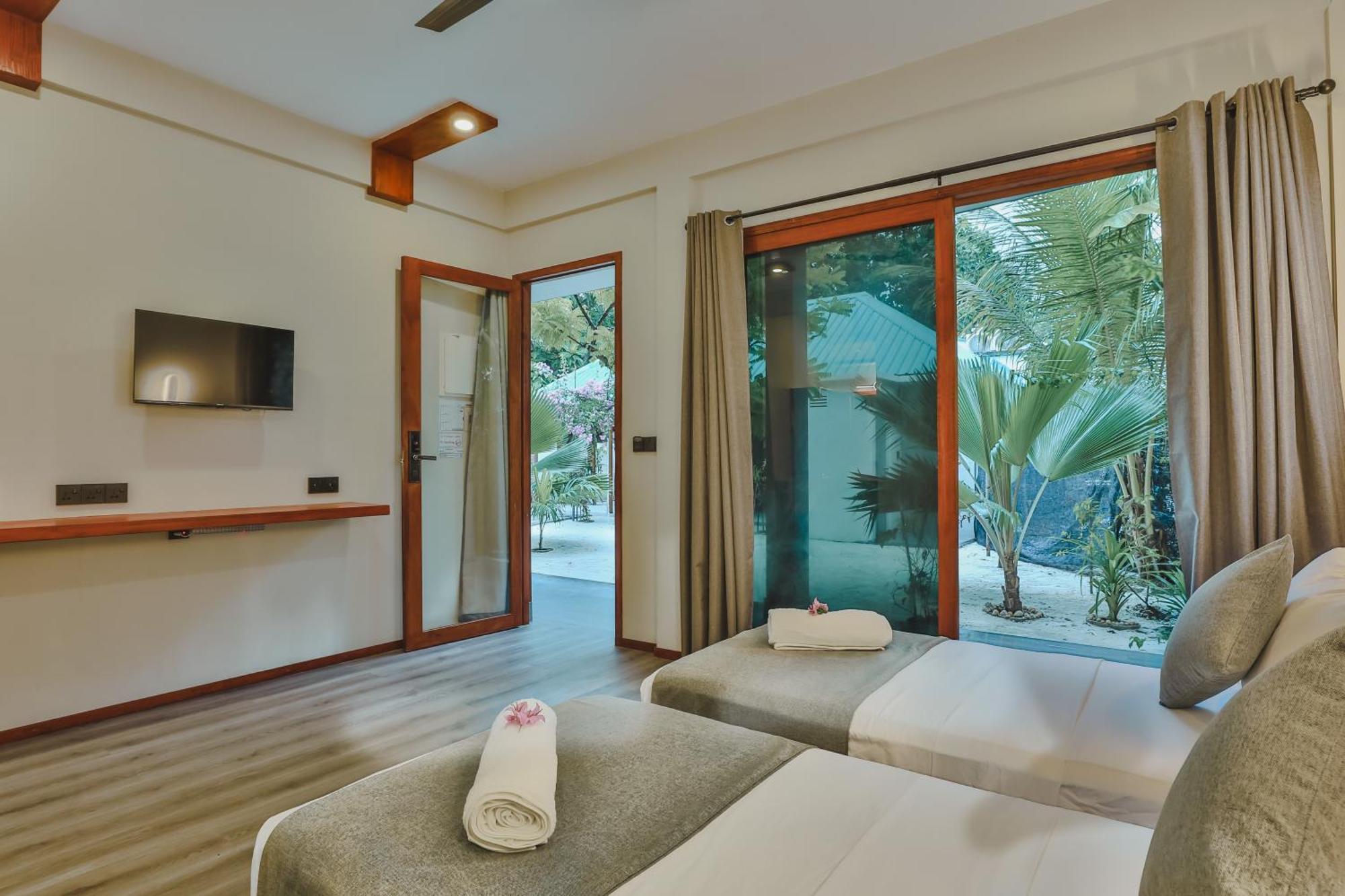 Sunny Breeze View Hotel Hangnaameedhoo Ngoại thất bức ảnh
