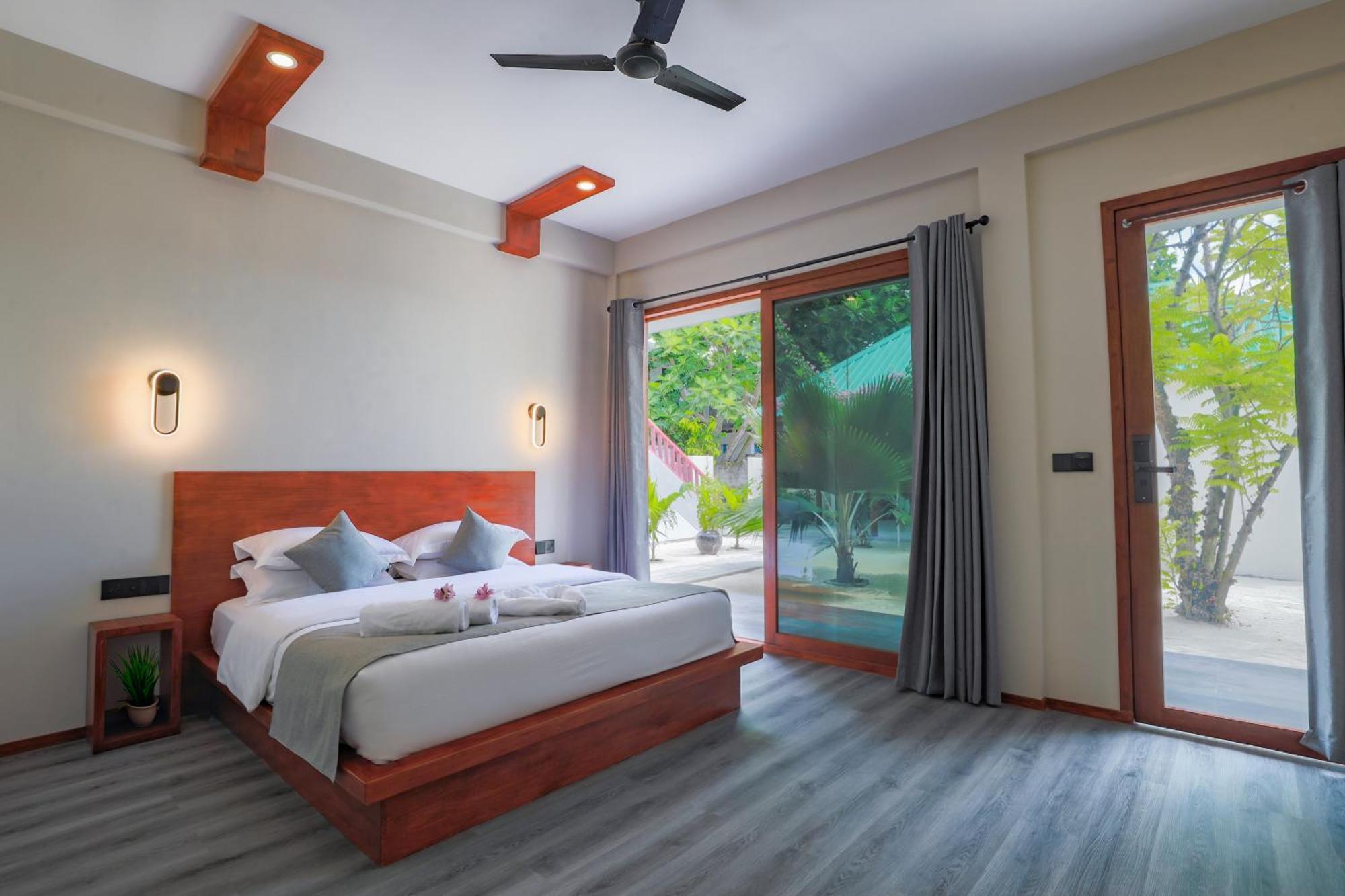 Sunny Breeze View Hotel Hangnaameedhoo Ngoại thất bức ảnh