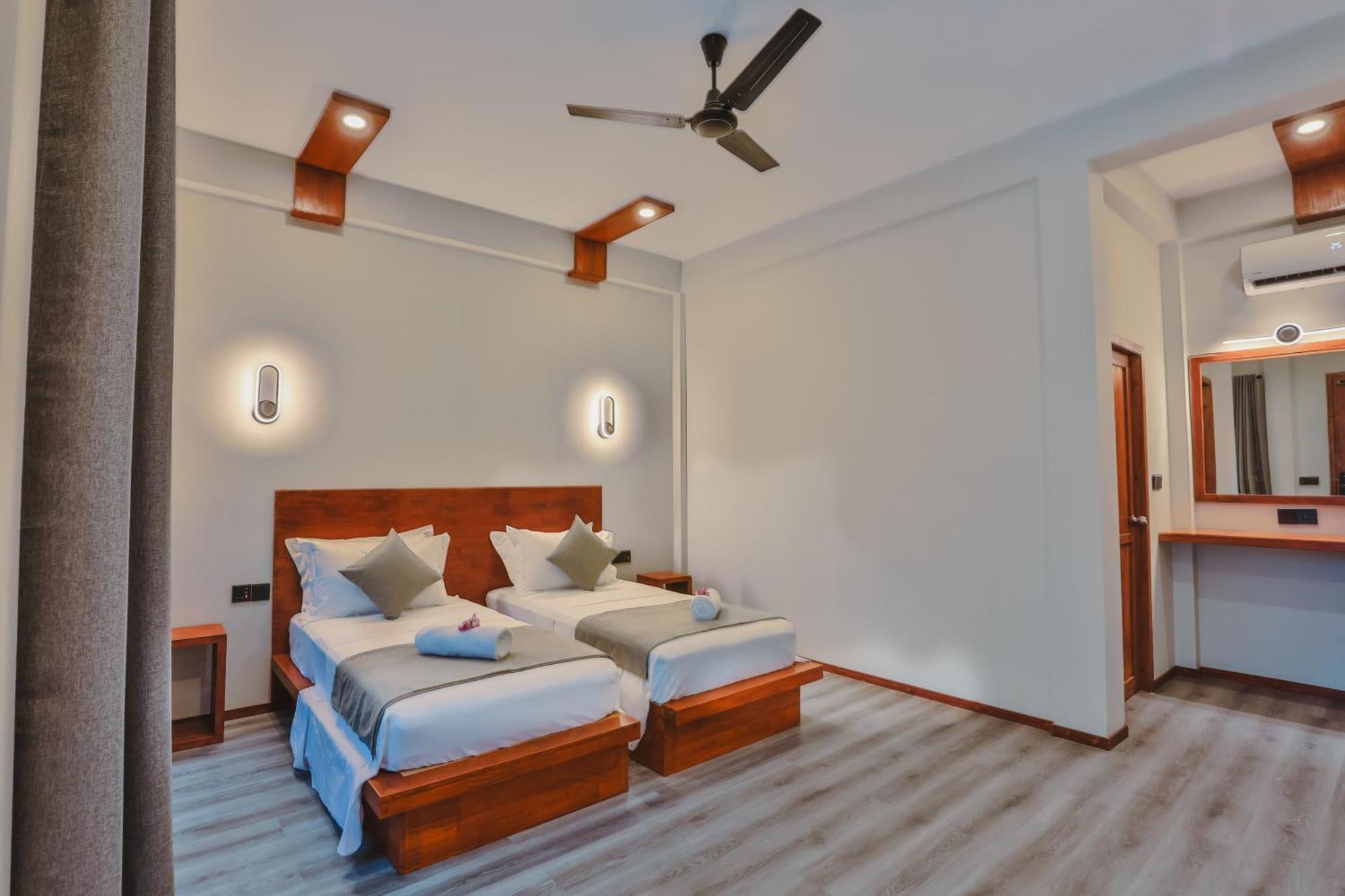 Sunny Breeze View Hotel Hangnaameedhoo Ngoại thất bức ảnh