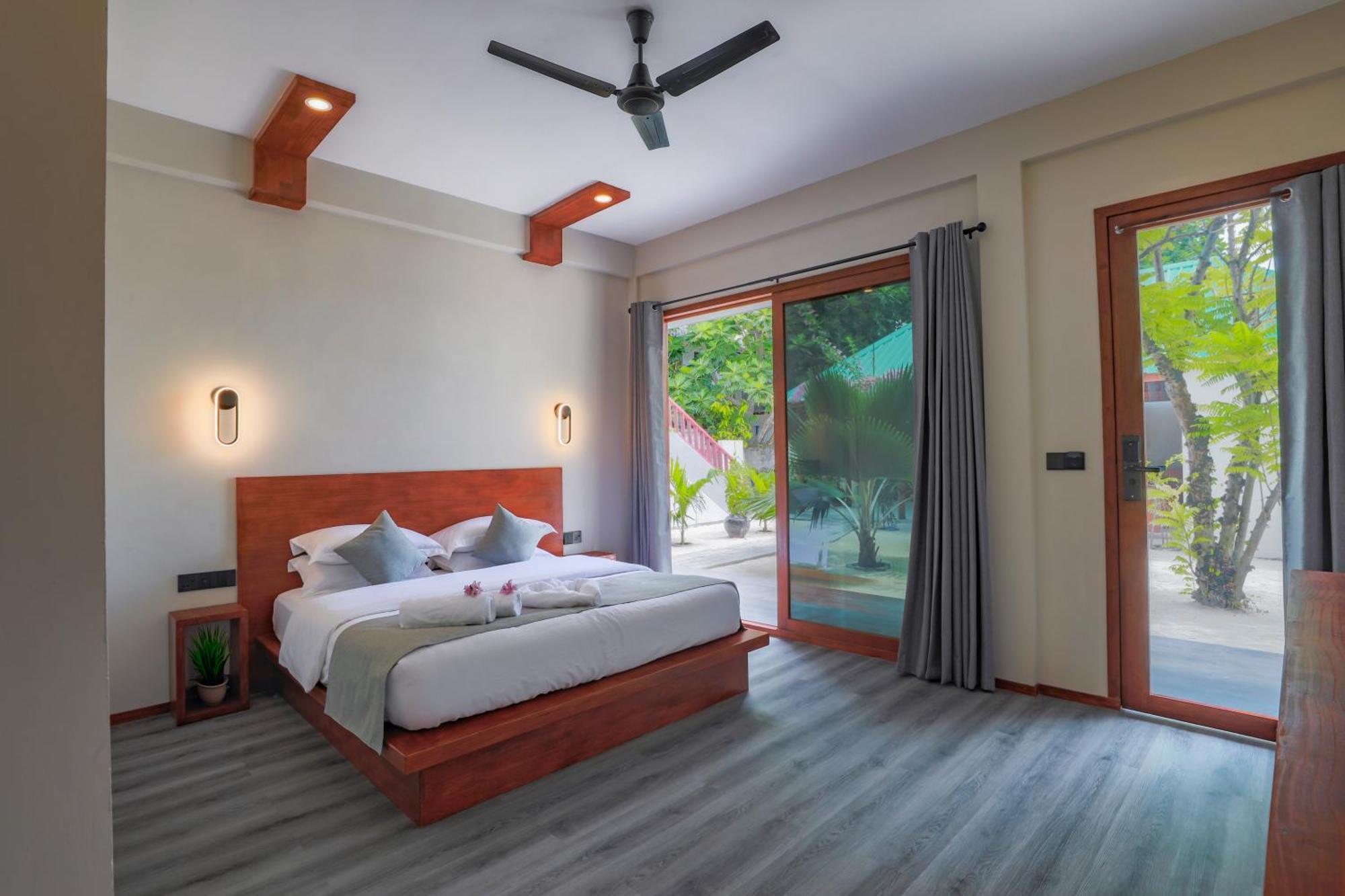 Sunny Breeze View Hotel Hangnaameedhoo Ngoại thất bức ảnh